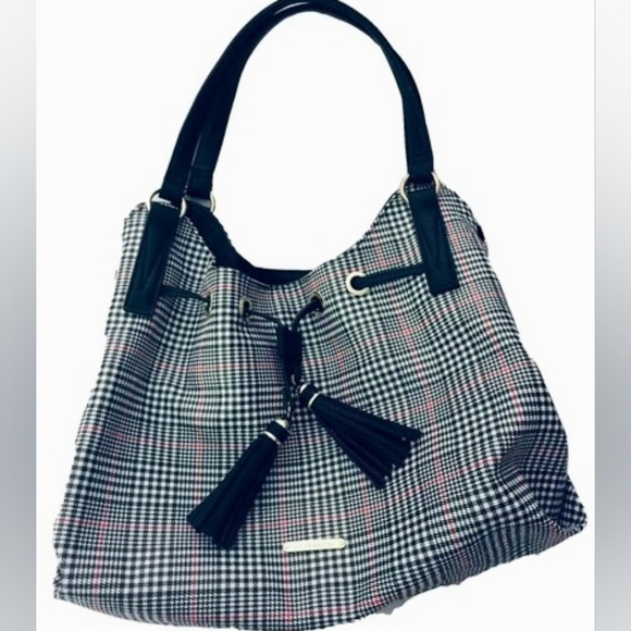 Liz Claiborne Handbags - Liz Claiborne Houndstooth Tote Bag
